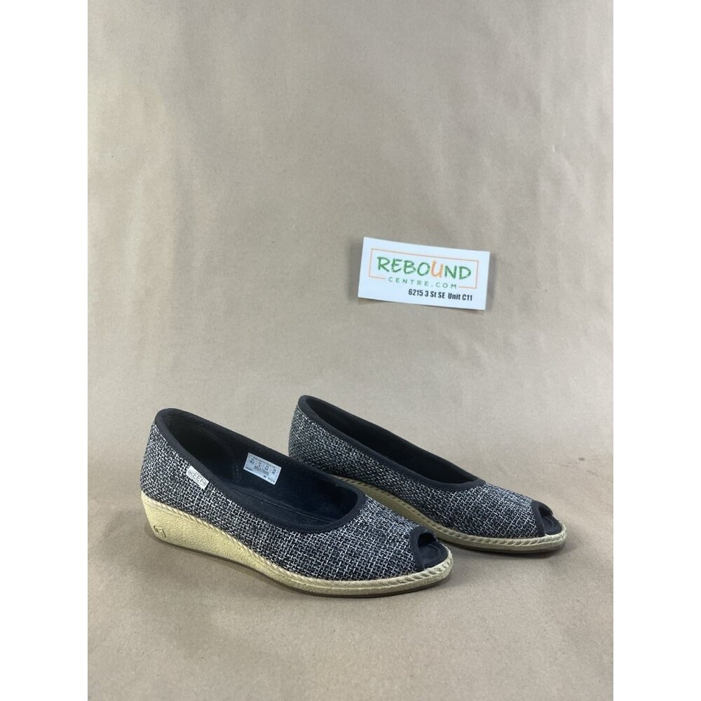 Women’s Keen Cortona Slip-On Peep Toe Wedge Heels (Size 8)
